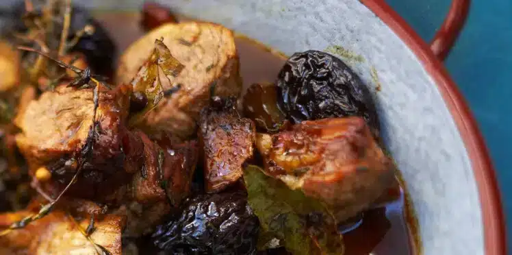 sauté de porc à la bière des volcans et aux pruneaux