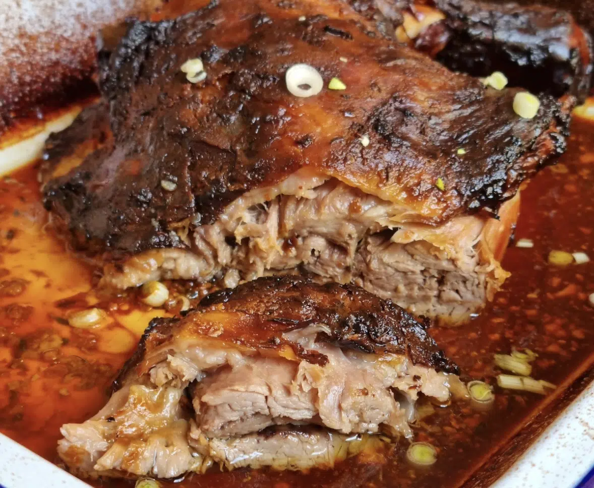recette épaule d’agneau confite au four à l’ail, miel et moutarde